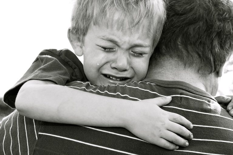 Trauriges Kind Tipps Wie Sie Ihre Kinder Trösten Und Aufmuntern 